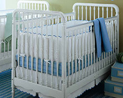 Spindle Drop-Side Crib