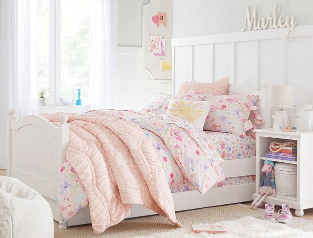 white trundle bed in girls bedroom