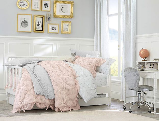 daybed with trundle with pink bedding