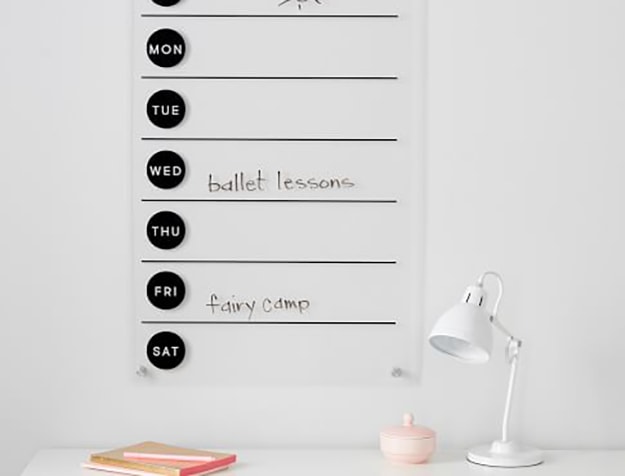 Vertical acrylic weekly calendar