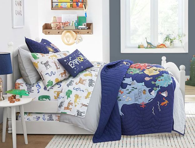 white trundle bed in boys bedroom