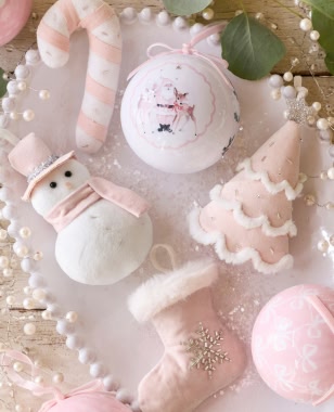 Now Trending: Pink Christmas
