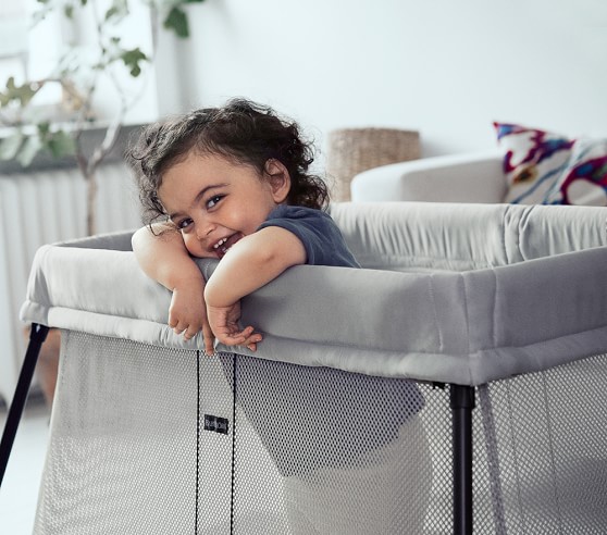 how to collapse baby bjorn travel crib