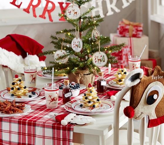 Pottery Barn Kids Merry & Bright CHRISTMAS plates set of 4 QTY santa reindeer 