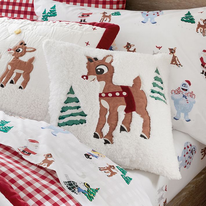 DIY Reindeer Applique Plaid Christmas Pillows - The Crafting Nook