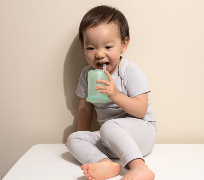 https://assets.pkimgs.com/pkimgs/ab/images/dp/wcm/202329/0004/olababy-silicone-cup-with-straw-lid-2-o.jpg