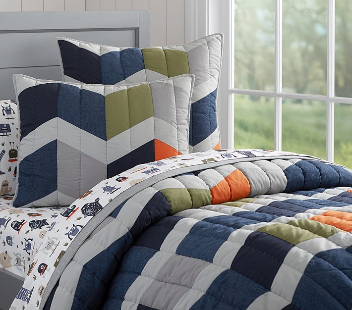 Pottery barn shop kids quilt