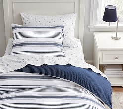 Reversible Matelasse Duvet Cover & Shams