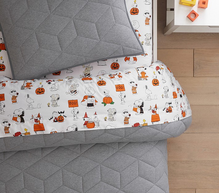 Snoopy&#174; & Friends Halloween Organic Sheet Set & Pillowcases