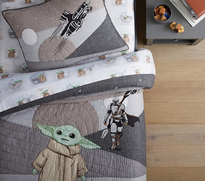 <em>Star Wars</em>&#8482; The Child Organic Sheet Set & Pillowcases
