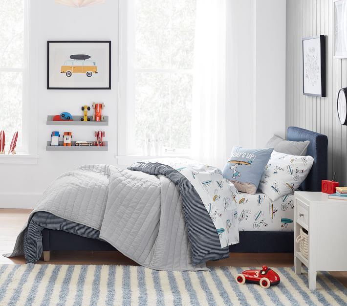 Pottery Barn Kids Peanuts selling Snoopy Toddler Bed Sheets