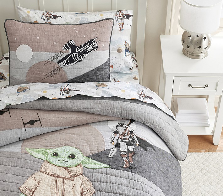 <em>Star Wars</em>&#8482; <em>The Mandalorian</em>&#8482; Quilt & Shams