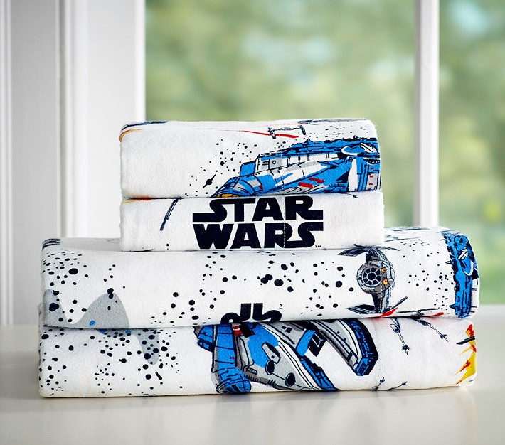 <em>Star Wars</em>&#8482; <em>Millennium Falcon</em>&#8482; Flannel Sheet Set & Pillowcases