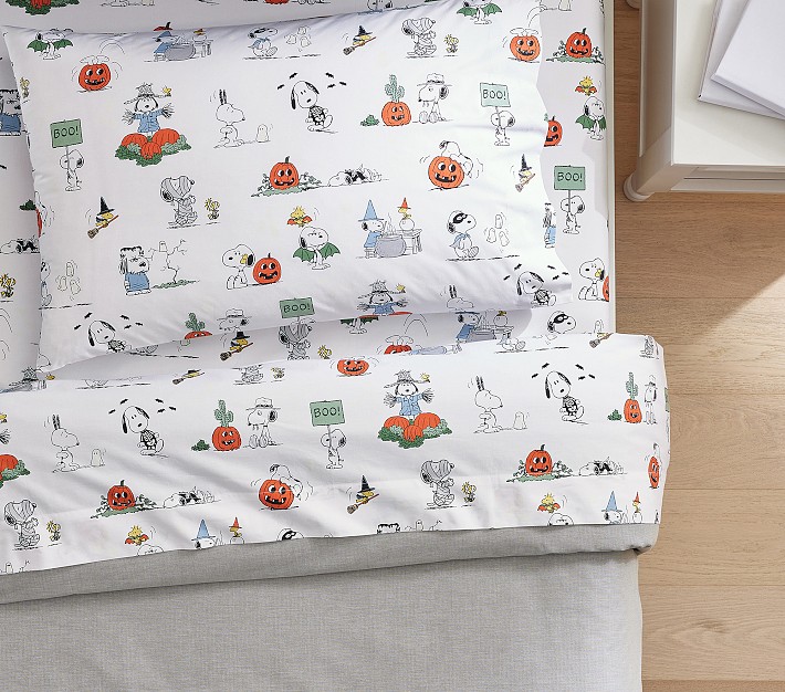 Peanuts&#174; Snoopy&#174; Trick-or-Treat Glow-in-the-Dark Sheet Set &amp; Pillowcases