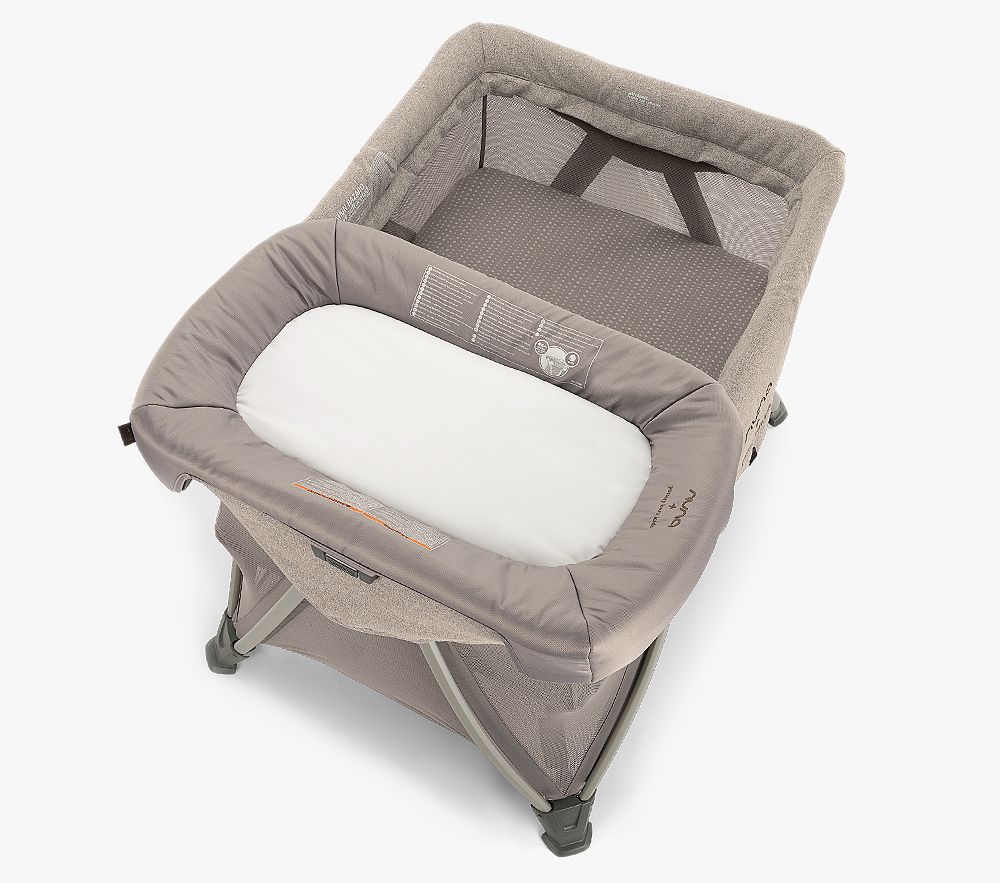 Nuna sena aire ベビーベッドpottery barn限定品 Nuna SENA aire Playard - Pottery Barn Kids Exclusive