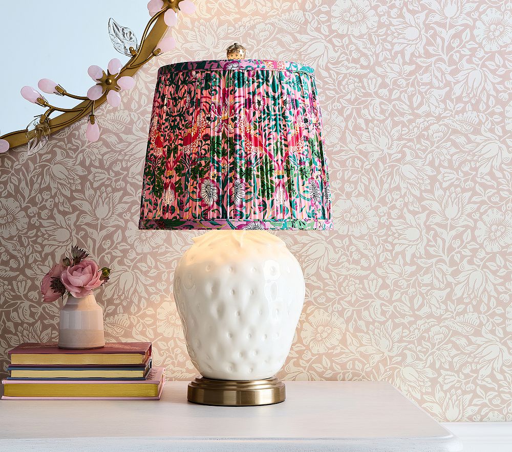 Morris &amp; Co. Strawberry Table Lamp (18&quot;)