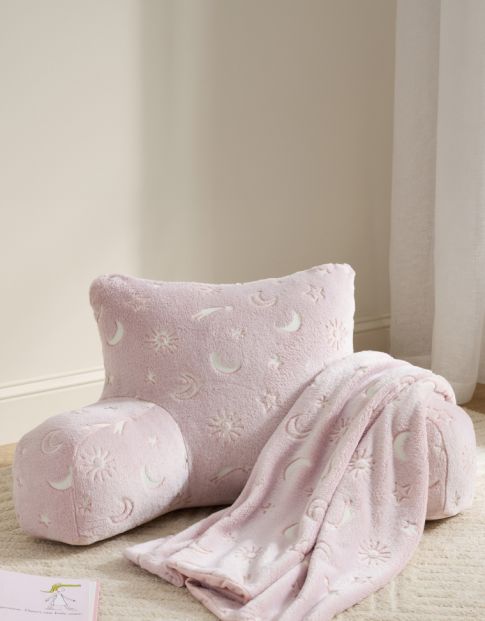 Decorative Pillows and Throws 