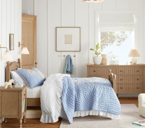 Lakeside Cottage Bedroom