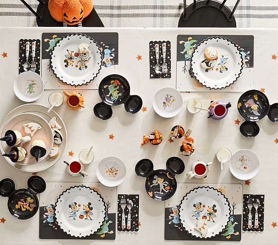Mickey&Minnie マンスリープレート 5枚セット売り Disney Mickey Mouse and Friends Halloween Tabletop Collection