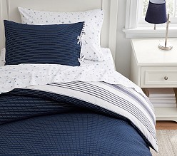 Reversible Matelassé Duvet Cover & Shams