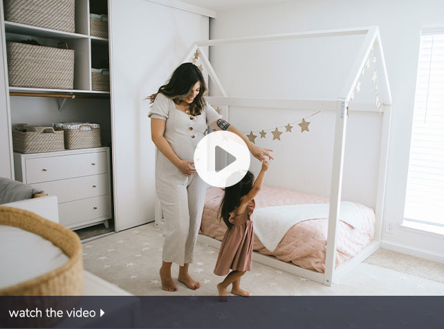 Carolina with her daughter. Watch the Video