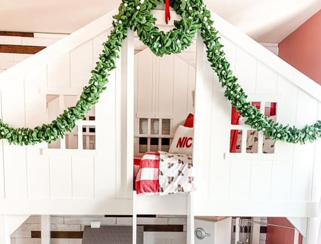 Loft bunk bed with decor