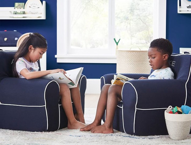 kids reading in chairs