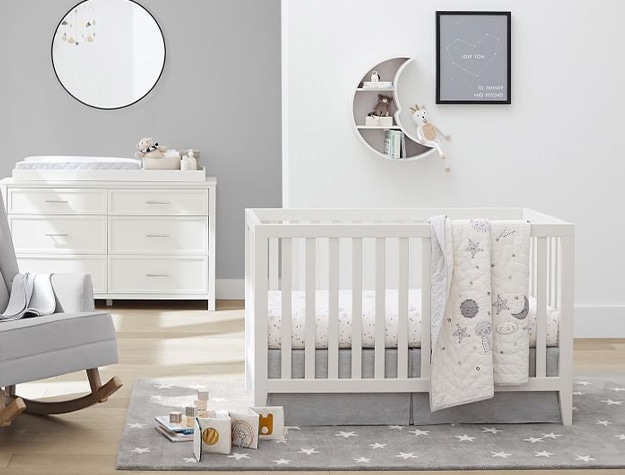 Moon shape kids shelf above crib and star rug.