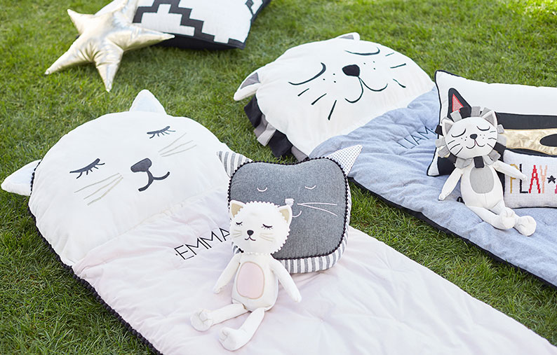 sleeping-bag-outdoors
