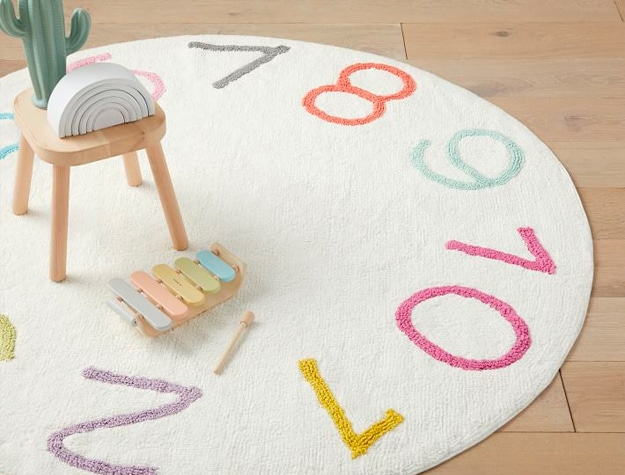 Round rug with colorful numbers