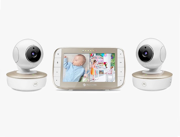 Motorola baby monitor with baby on screen.