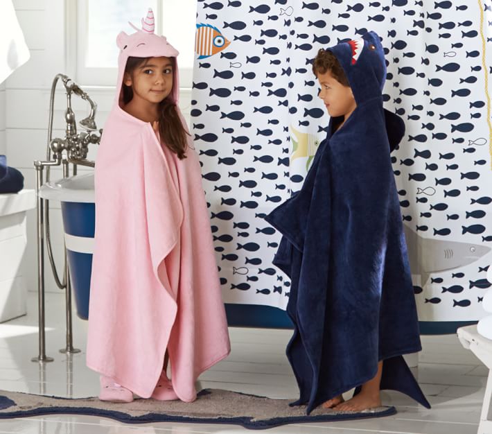 https://assets.pkimgs.com/pkimgs/rk/images/dp/wcm/202311/0139/unicorn-kid-hooded-towel-o.jpg