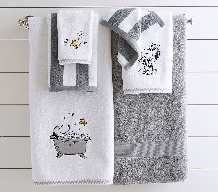 https://assets.pkimgs.com/pkimgs/rk/images/dp/wcm/202334/0021/peanuts-bath-set-towels-shower-curtain-bath-mat-o.jpg