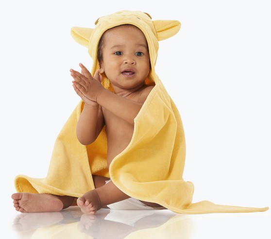 https://assets.pkimgs.com/pkimgs/rk/images/dp/wcm/202336/0018/giraffe-baby-hooded-towel-c.jpg