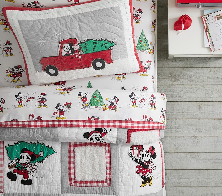Disney Mickey & Minnie Mouse Christmas Holiday set Of 2 Hand Towels NEW