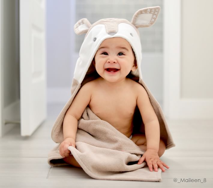 https://assets.pkimgs.com/pkimgs/rk/images/dp/wcm/202346/0022/fawn-baby-hooded-towel-o.jpg
