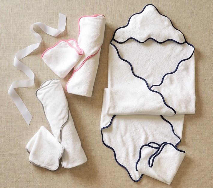 Organic Scallop Baby Hooded Towel &amp; Washcloth Set