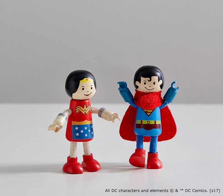 SUPERMAN&#8482; & WONDER WOMAN&#8482; Figurines