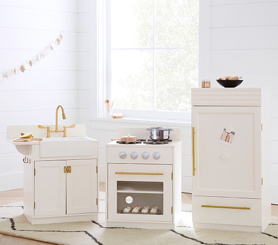 Play Kitchens & Toy Kitchen Sets | Pottery Barn Kids