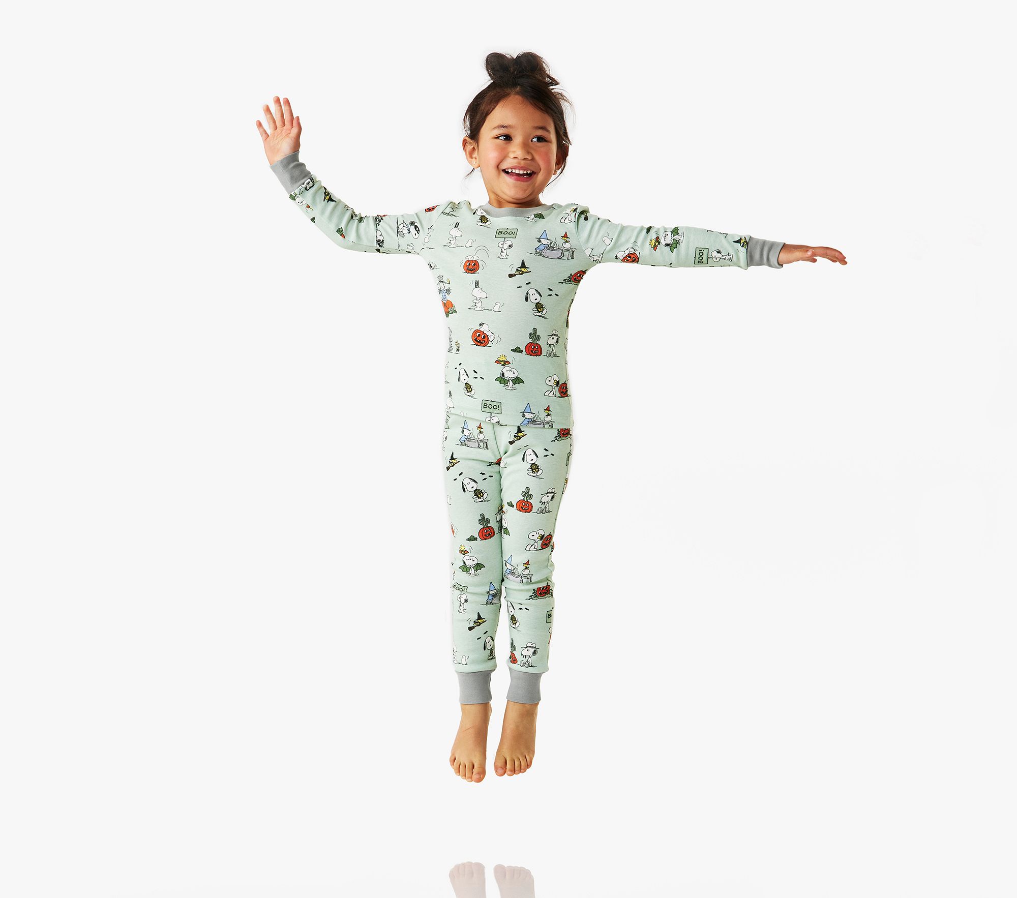 Alt image 1 for Peanuts® Snoopy® Trick-or-Treat Glow-in-the-Dark Tight Fit Pajama Set