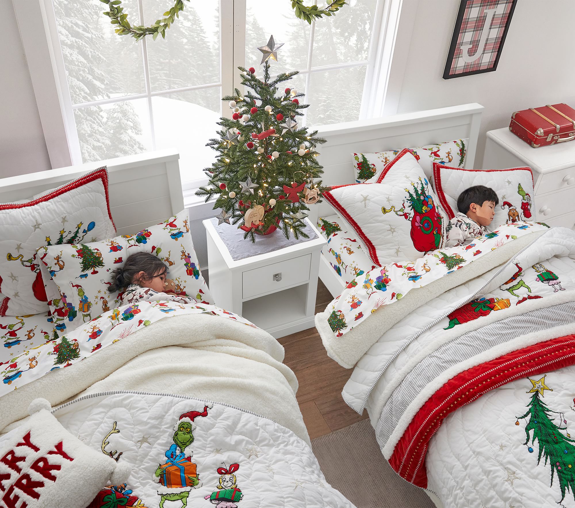 Alt image 2 for Dr. Seuss&rsquo;s The Grinch™ &amp; Max™ Sheet Set