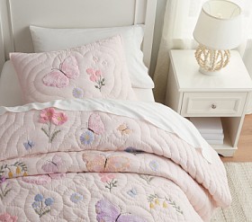 Pottery Barn kids store quilt set