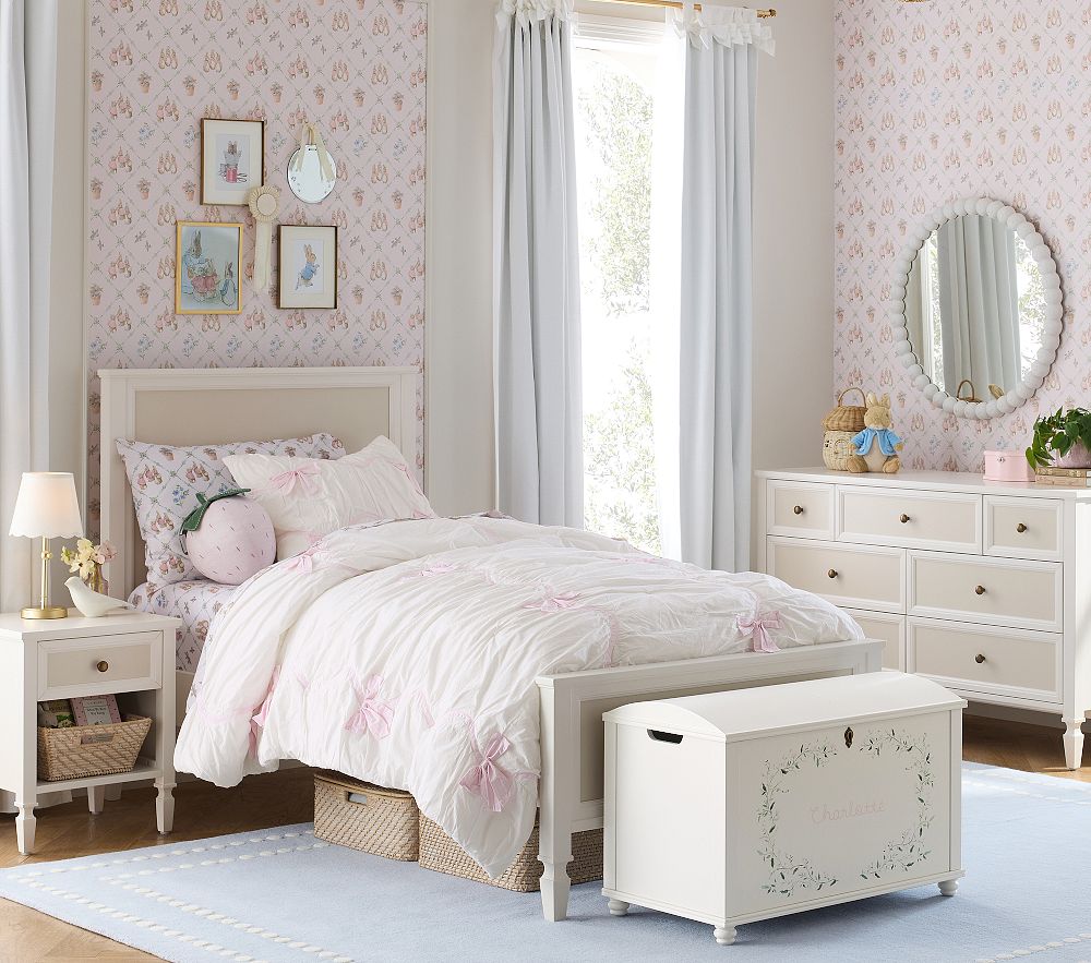 Pilar Bed - Classic Style & Two-Tone Finish