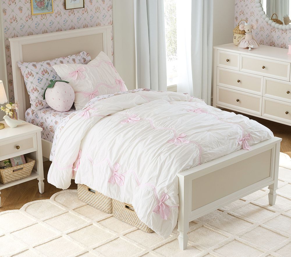 Pilar Bed - Classic Style & Two-Tone Finish