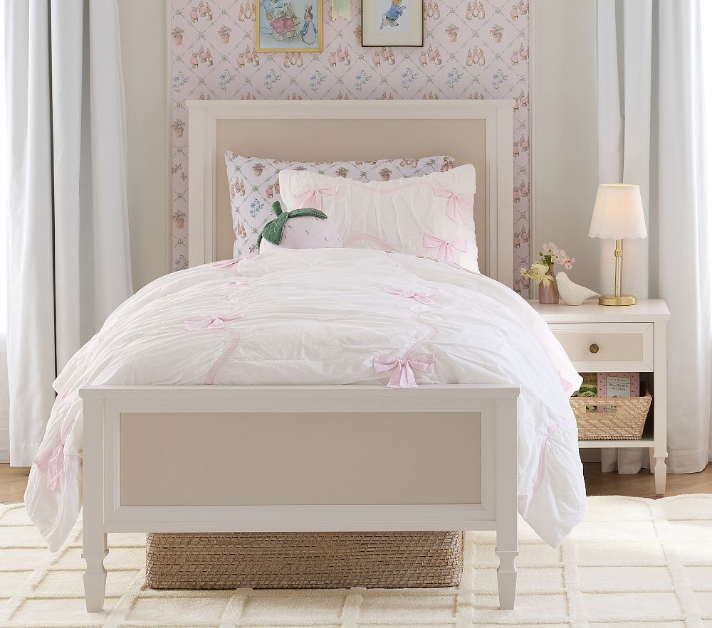 Pilar Bed - Classic Style & Two-Tone Finish