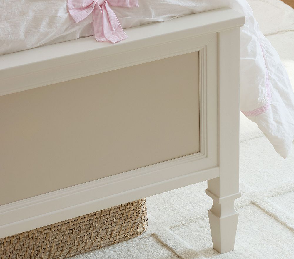 Pilar Bed - Classic Style & Two-Tone Finish