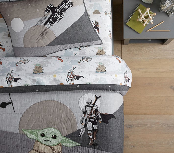 Pottery Barn Kids store Star Wars Twin Duvet and Flat sheet, like new