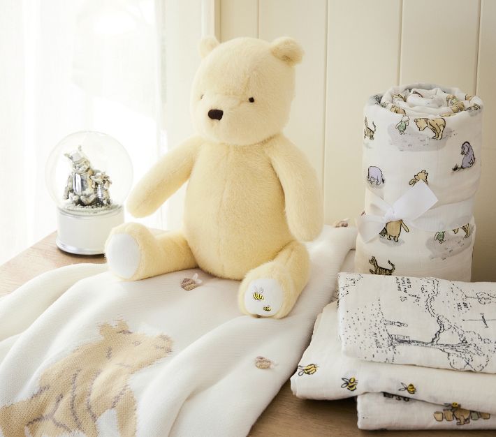 新到着 Disney's Winnie the Pooh Oversized Muslin Baby Blanket おくるみ・ブランケット