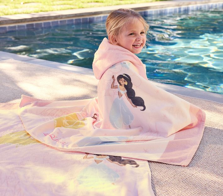 ★PotteryBarn★Disney Princess Beach Hooded Towel名前つけ可 Disney Princess Castles Beach Hooded Towel UPF 50+ | Pottery
