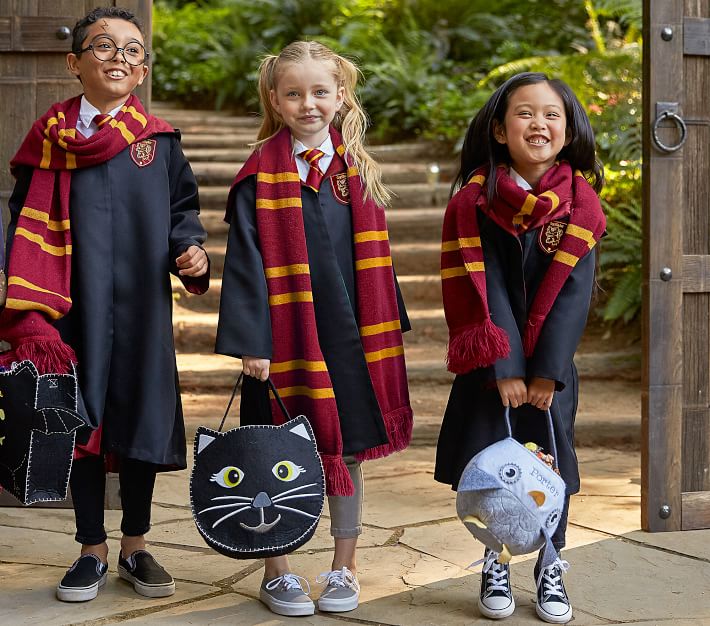 HARRY POTTER™ Gryffindor™ Robe & Scarf | Kids Costume | Pottery